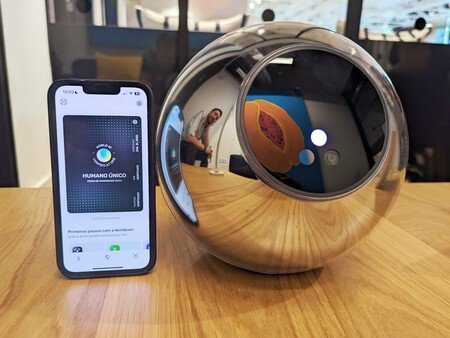 ¡Pilas! Alerta en Colombia por empresas que pagan para dejarse escanear los ojos