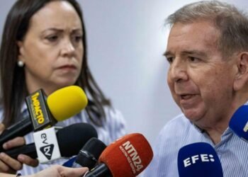 Edmundo González y Maria Corina Machado llaman a militares y policías a apoyar al pueblo y no reprimirlo