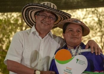 Presidente Petro entrega 2.500 hectáreas a reincorporados, campesinos y víctimas en Antioquia