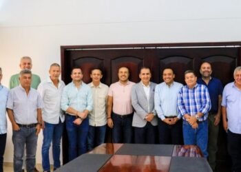 Carlos Hernando Enciso tomó posesión del cargo el nuevo presidente ejecutivo de la Cámara de Comercio de Ibagué