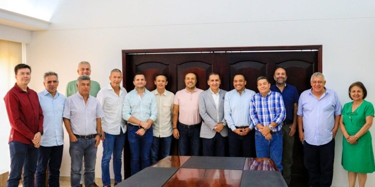 Carlos Hernando Enciso tomó posesión del cargo el nuevo presidente ejecutivo de la Cámara de Comercio de Ibagué