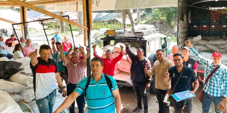 129 familias de los corregimientos Coello Cocora y Gamboa fueron beneficiadas con 40 toneladas de abono orgánico