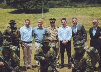 Gobernación entregó condecoraciones en los 205 años de la independencia de Colombia 