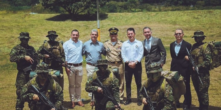 Gobernación entregó condecoraciones en los 205 años de la independencia de Colombia 