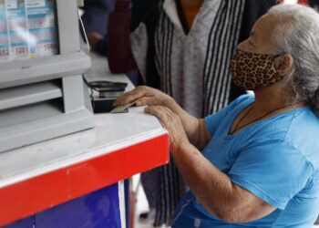 Titular: Inicia el pago del octavo ciclo de transferencias para adultos mayores desde el 16 de agosto