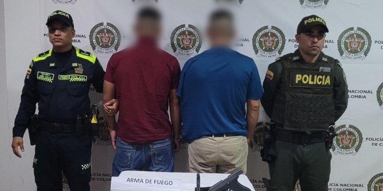 Motociclistas fueron detenidos con arma de fuego en Honda 