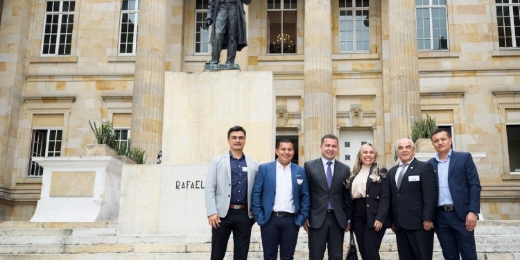 La Alcaldesa Johana Aranda estuvo en la presente en la radicación de proyecto de ley para combatir el desempleo en Ibagué