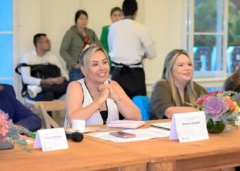 Alcaldesa dio ‘garrote’ y ‘zanahoria’ a sus secretarios, gerentes y directores