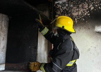 Bomberos controlaron incendio en el barrio La Campiña