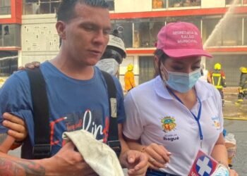 Secretaría de Salud atendió la emergencia en la calle 19, desde Bomberos, comerciantes y hasta mascotas