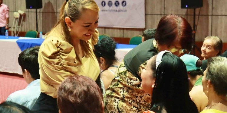 Entregan apoyos tecnológicos a cuidadores en Saldaña