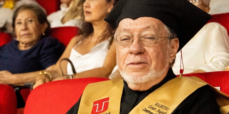 Otorgaron Doctorado Honoris Causa al maestro César Augusto Zambrano