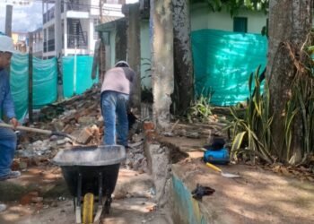 Adelanta la construcción de nuevo muro en el colegio Alberto Castilla