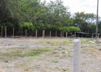Autoridades en Ibagué recuperaron predio de colegio que era utilizado como parqueadero