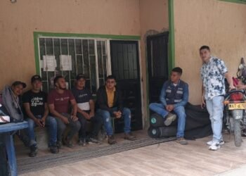 Extrabajadores de acueducto complementario bloquean obras en el sector de la Tigrera 