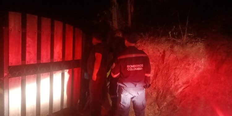 Cuerpo de Bomberos atendieron incendio forestal en Carmen de Bulira