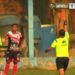 ¡De no creer! Expulsan a futbolista por orinar en la cancha