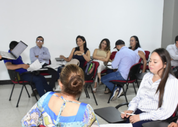 Capacitan al sector comercio para brindar una mejor atención al turista en Ibagué