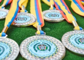 87 nuevos integrantes de la Policía juraron bandera en el parque Murillo de Ibagué 