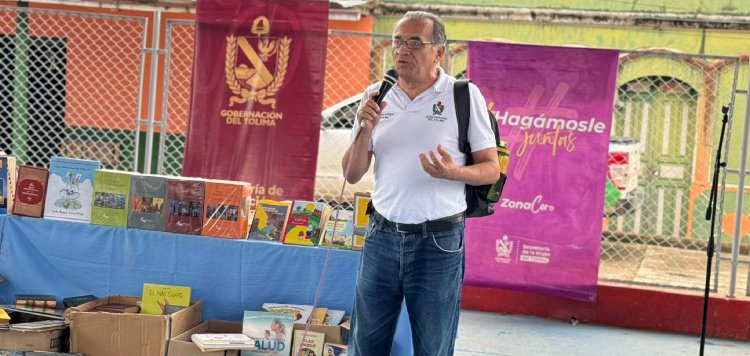 Gobernación realiza donación a la biblioteca de Villarrica 