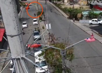 Por el sistema de reconocimiento de placas de la policía capturaron a un hombre y recuperaron moto