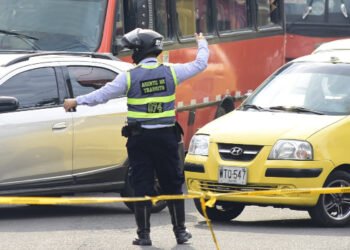 Rutas de transporte público modificarán su trayecto por emergencia en la calle 19