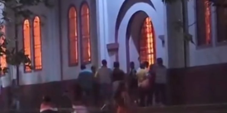Veladora encendida provocó emergencia en la Iglesia de la Virgen del Carmen en Purificación