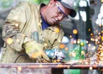 Guitarra de Navidad se transformó en monumento de Ibagué