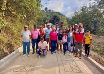 Entregaron placa huella en vereda La Loma Cocora