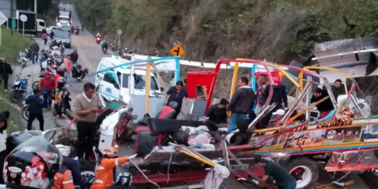Grave accidente en Huila deja siete muertos y 20 heridos