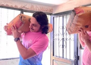 Con materiales e insumos, la Alcaldía apoya construcción de escaleras en la vereda Alaska