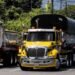 Paro camionero en Cundinamarca amenaza con escasez de alimentos