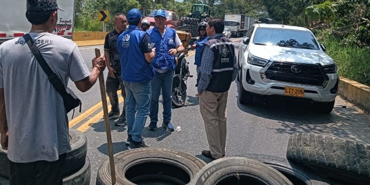 Continúan los bloqueos en el Tolima por parte de los camioneros
