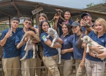 Familia emprendedora del Tolima formó su empresa a punta de leche de cabra