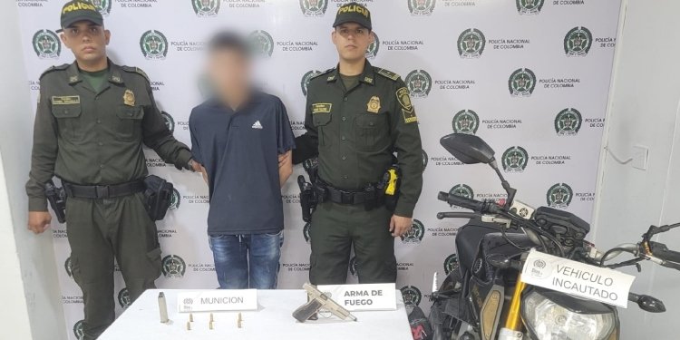 Detenido sujeto que se movilizaba en una moto de alto cilindraje con una pistola 9 milímetros