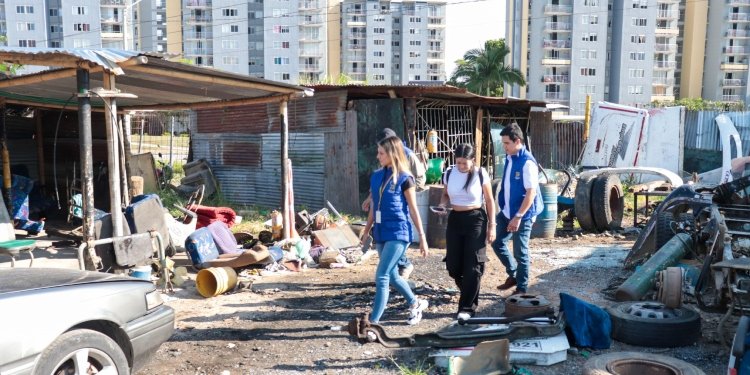 Cerraron parqueadero multifuncional, por tener elementos peligrosos para los vehículos 