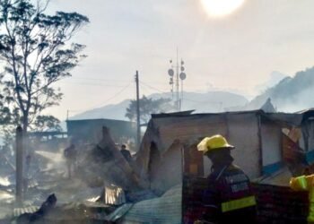 Fuerte incendio causó pérdida total una escuela y tres casas en San Juan de La China