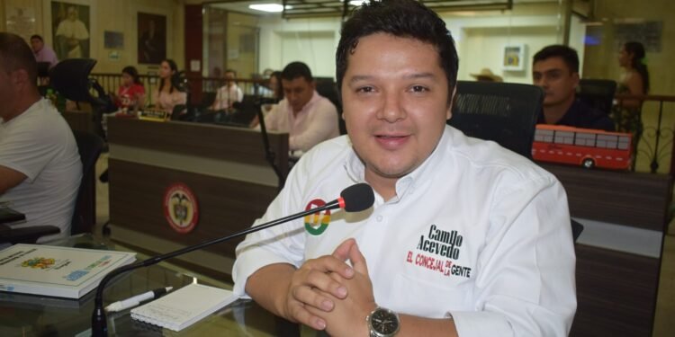 Concejal Camilo Acevedo fue víctima de los ladrones que abrieron su vehículo