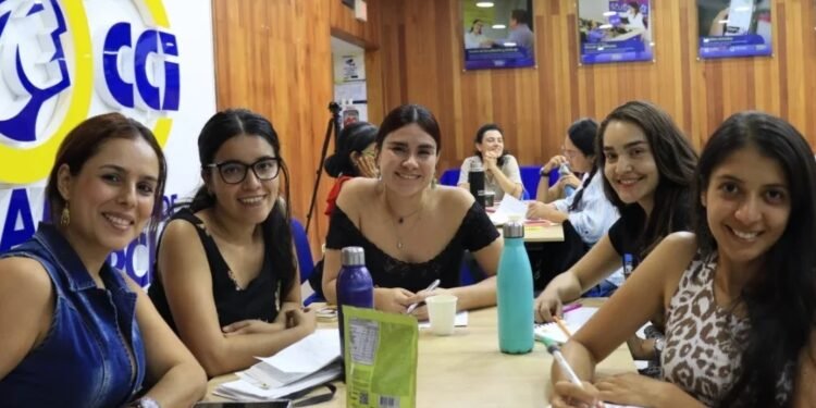 Cámara de Comercio lidera jornada de empoderamiento femenino en Ibagué 