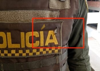 Sujeto atacó con cuchillo en el pecho a un policía  que llevaba un chaleco antibalas