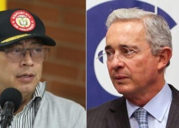Álvaro Uribe y Gustavo Petro continúan su enfrentamiento verbal con críticas sobre reforma laboral y pasado laboral
