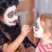 ¡Pilas! las pintucaritas, máscaras y disfraces en Halloween, también pueden contraer riesgo para la piel