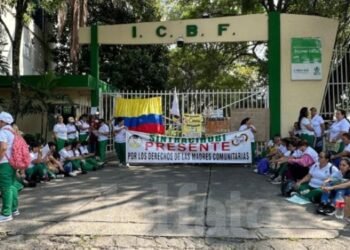Protesta nacional de madres comunitarias del ICBF en Ibagué: exigen el cumplimiento de acuerdos