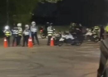 Motociclistas sitiaron a los agentes de tránsito para tratar de impedir los controles vía al Aeropuerto Perales