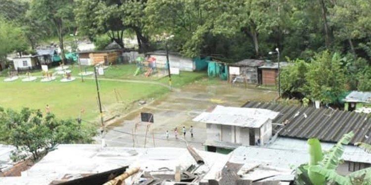 Menor de edad aprehendido, policía herido en medio de una fiesta en el barrio Baltazar