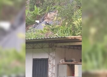 Preocupación en la Cristalina por riesgo de caída de dos rocas sobre una vivienda