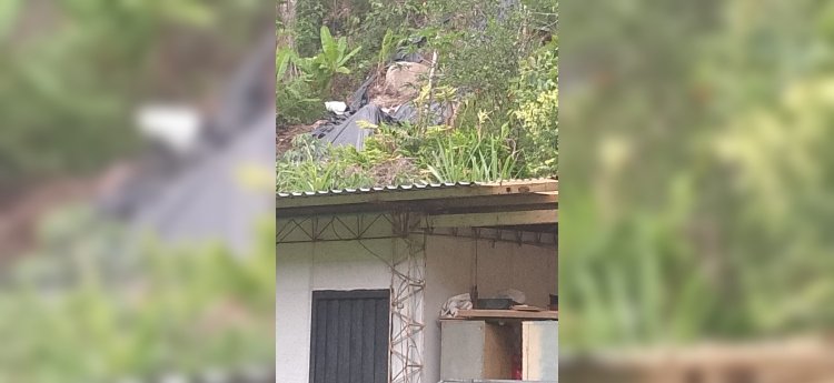 Preocupación en la Cristalina por riesgo de caída de dos rocas sobre una vivienda