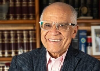 Exfiscal Gómez Méndez contó que está alejado de la política