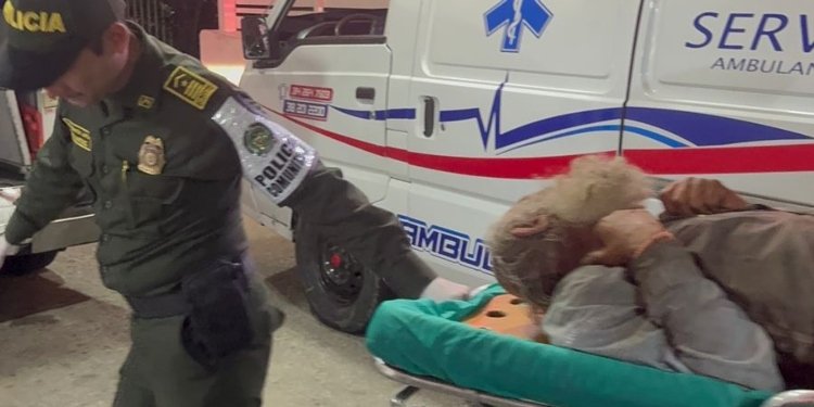 Persona mayor en condición de calle fue trasladada a centro asistencial