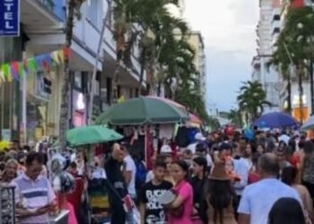 Vendedores ambulantes extranjeros llegaron hasta la carrera Tercera a vender